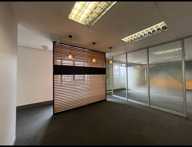 136M² OFFICE TO LET IN HYDE PARK